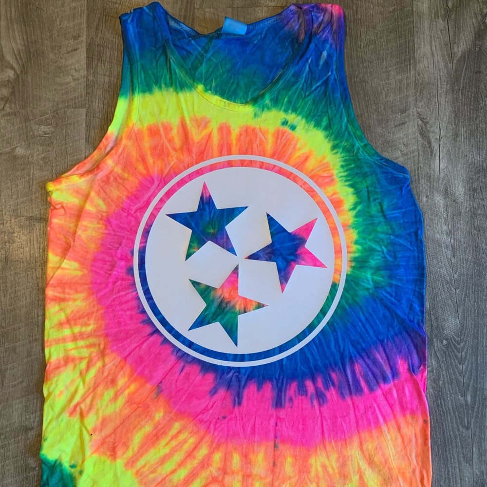 Tye dye tank with Tristar.